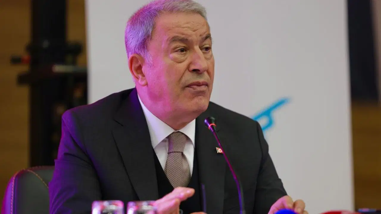 Hulusi Akar'dan üniversitelilere: "Okulu bırakın Çin'e gidin"