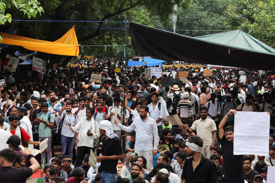 Hindistan'da sınav skandalı Modi hükümetini sarsıyor