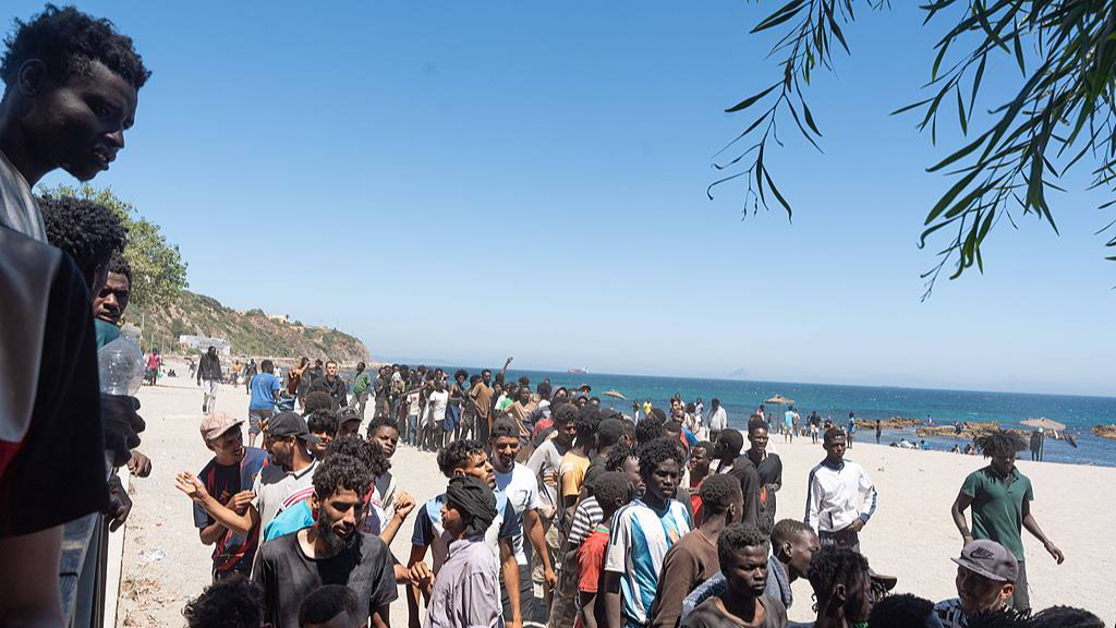 İspanya'nın Ceuta sınırında göçmen krizi derinleşiyor