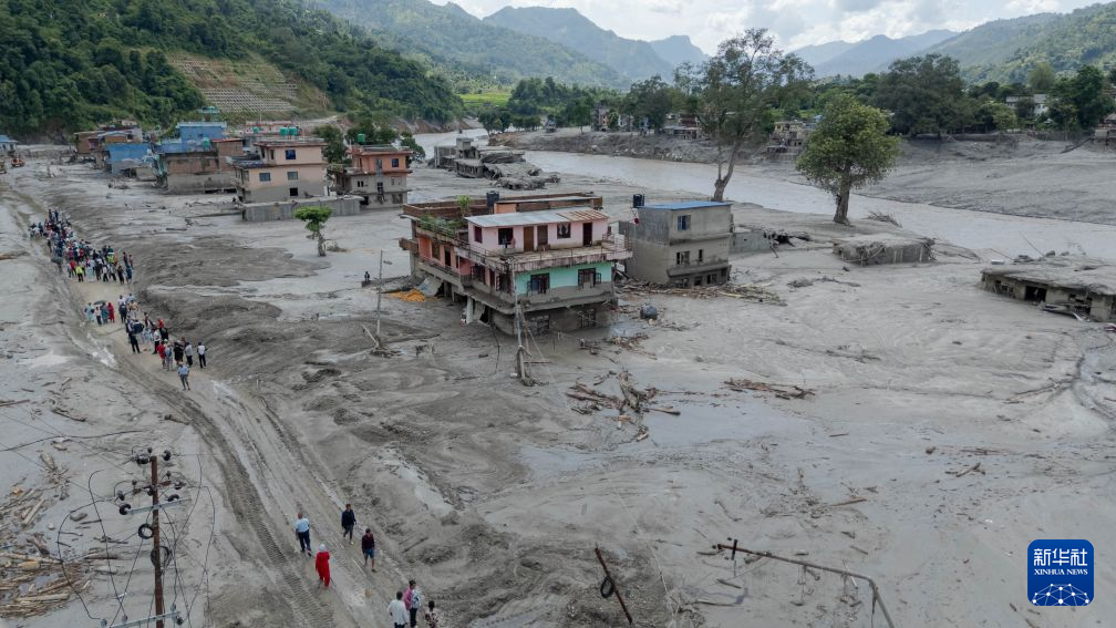 Nepal'de hayatını kaybedenlerin sayısı 903'e yükseldi