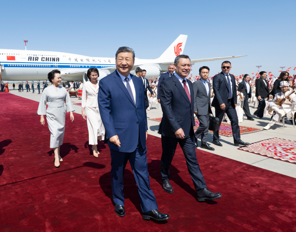 Xi Jinping Asya-Afrika turuna başladı