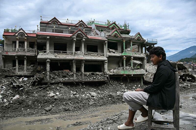Nepal'deki sel felaketinde hayatını kaybedenlerin sayısı 1385'e yükseldi