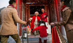 Çin'in başkenti Beijing'de Bahar Bayramı için asılan fenerler kentte ışık saçıyor