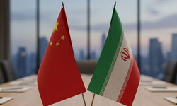 Çin Dışişleri Bakanı Wang, İranlı mevkidaşı Erakçi ile telefonda görüştü