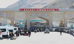 Türkiye-İran sınırındaki gümrük kapılarında günübirlik yolcu geçişleri durduruldu