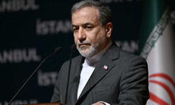 İran, ateşkes sırasında Hürmüz Boğazı'nı "tamamen açık" ilan etti