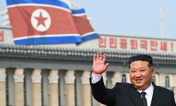 Kuzey Kore lideri Kim, yeni nesil obüs taşıyıcısını inceledi