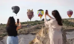 Kapadokya Balon Festivali, 30 figürlü balonun gösteri uçuşuyla başladı