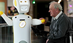 Fransa'da Alzheimer tedavisinde yapay zeka ve robotik terapi dönemi