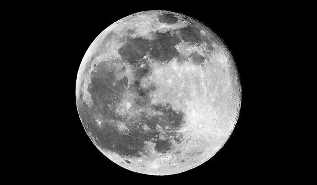 Ay'ın "Karanlık Yüzü"nde Tarihi Keşif