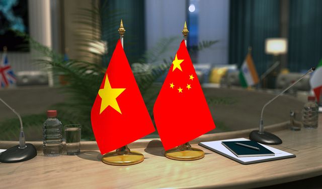 Wang Yi, Vietnamlı mevkidaşıyla bir araya geldi