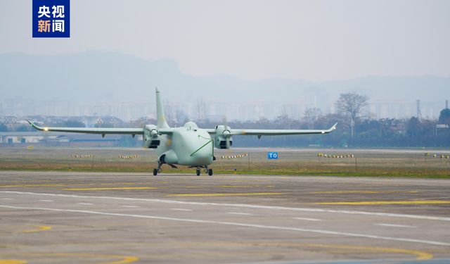 Dünyanın ilk hibrit motorlu insansız kargo uçağı ilk uçuşunu gerçekleştirdi