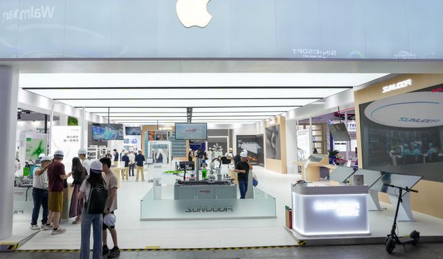 Çin Ticaret Bakanı Wang, Apple CEO'su Tim Cook ile bir araya geldi