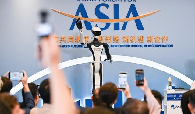 2026 Boao Asya Forumu Yıllık Konferansı'nda sergilenen akıllı robotlar yoğun ilgi gördü
