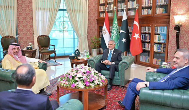 İslamabad'da Dörtlü Zirve: Orta Doğu Krizi ve Olası ABD-İran Görüşmeleri Masada