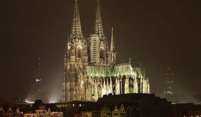 Köln Katedrali turistlere ücretli oluyor