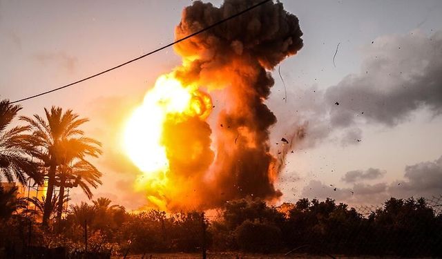 İsrail'den İran'ın en büyük petrokimya tesisine saldırı!