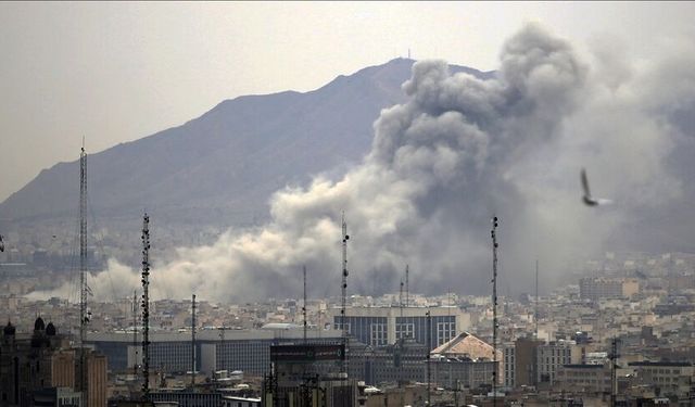 İran'da, ABD-İsrail saldırılarında hasar gören sivil hedef sayısı 115 bini geçti