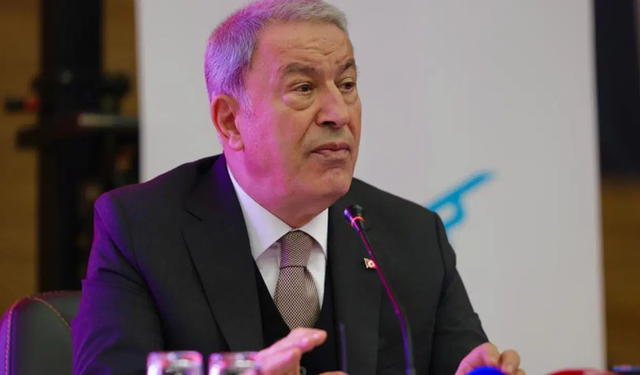 Hulusi Akar'dan üniversitelilere: "Okulu bırakın Çin'e gidin"