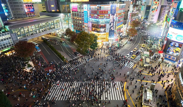 Tokyo'da çöp atan turistlere anında para cezası kesilecek
