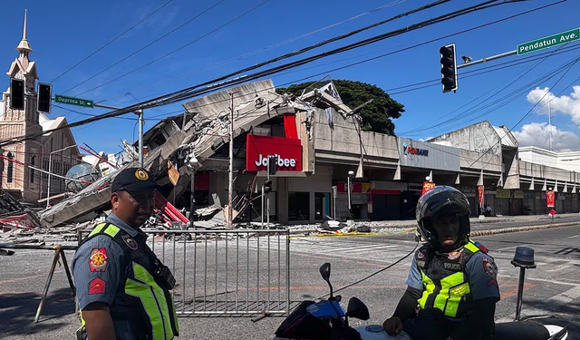 Filipinler'de 7,8 büyüklüğünde deprem
