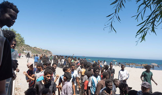 İspanya'nın Ceuta sınırında göçmen krizi derinleşiyor