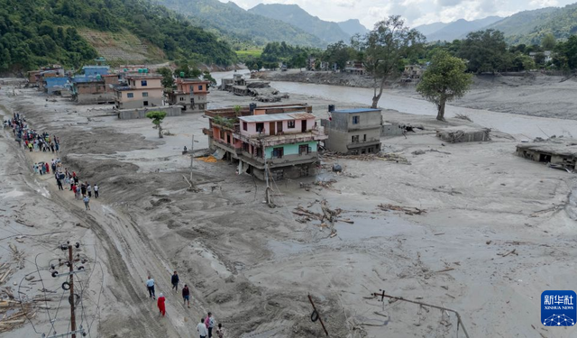 Nepal'de hayatını kaybedenlerin sayısı 903'e yükseldi