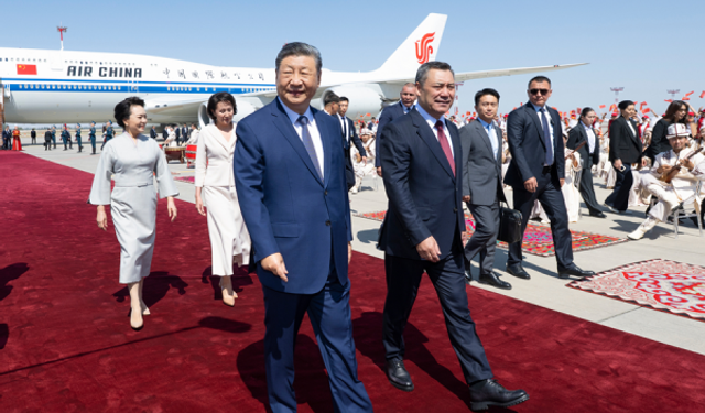Xi Jinping Asya-Afrika turuna başladı
