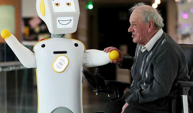 Fransa'da Alzheimer tedavisinde yapay zeka ve robotik terapi dönemi