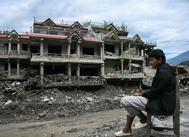 Nepal'deki sel felaketinde hayatını kaybedenlerin sayısı 1385'e yükseldi