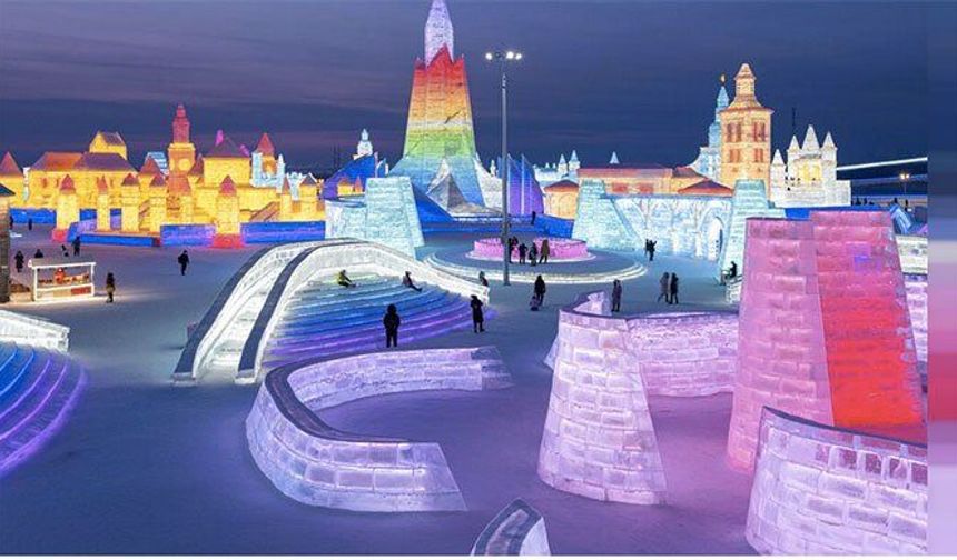Harbin Kar ve Buz Dünyası'ndaki buzdan heykeller ziyaretçilerden yoğun ilgi topluyor