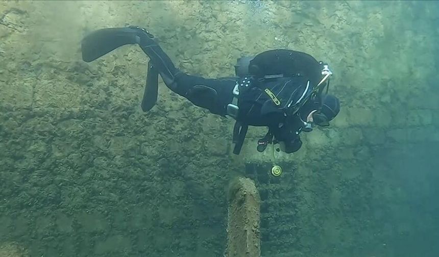 Diyarbakır'da su altındaki yaklaşık 2 bin 400 yıllık tarihi yapılar görüntülendi