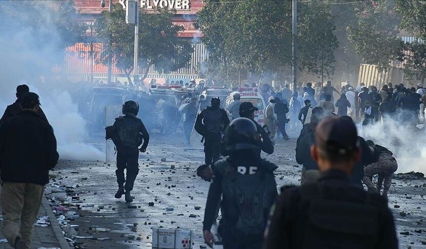 Pakistan'da, sokağa çıkma yasağı ilan edildi