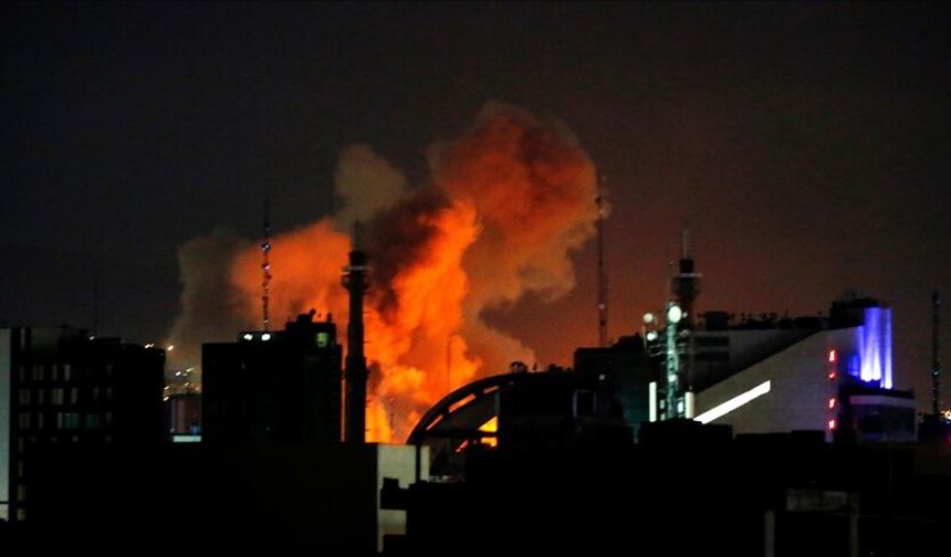 İsrail ordusu, İran'a yeni saldırı dalgası başlattığını duyurdu