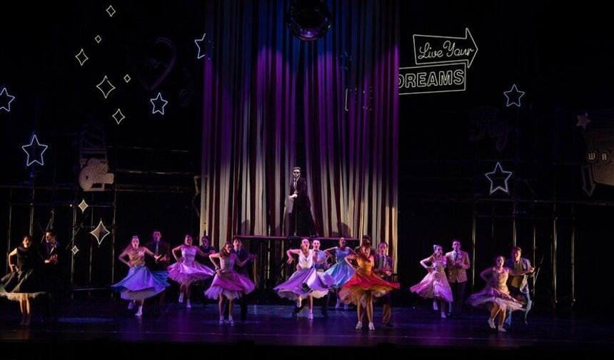 Dünyaca ünlü "Grease" müzikali Zorlu PSM'de sahnelenmeye başladı