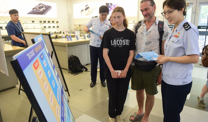 Çin, yabancı turistlerin alışverişini kolaylaştıracak yeni düzenlemeleri duyurdu