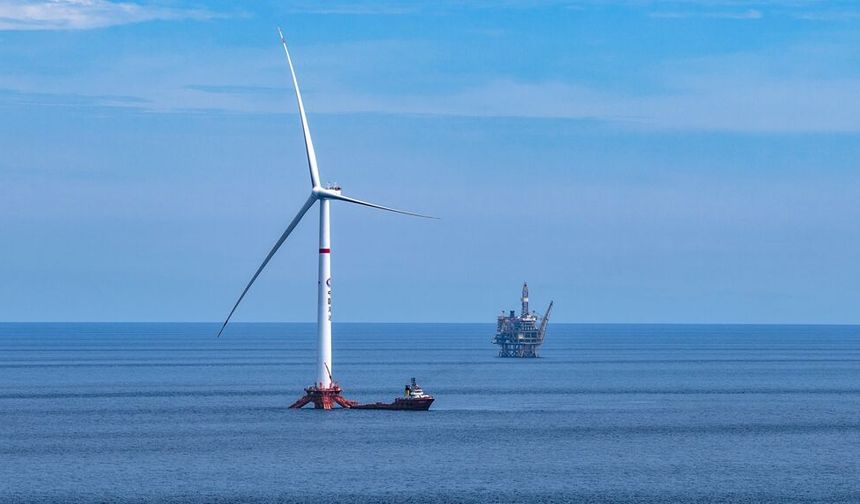 Dünyanın ilk 16 megavatlık yüzer platformu şebekeye bağlandı
