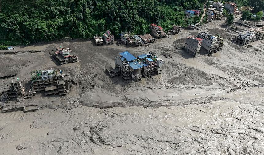 Nepal’de hayatını kaybedenlerin sayısı 1056'ya çıktı