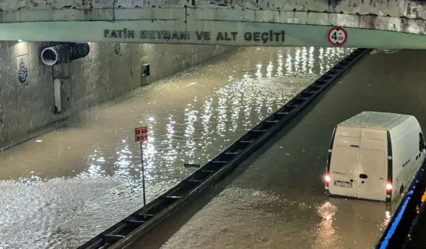 İstanbul'da sağanak ve fırtına şiddetleniyor!