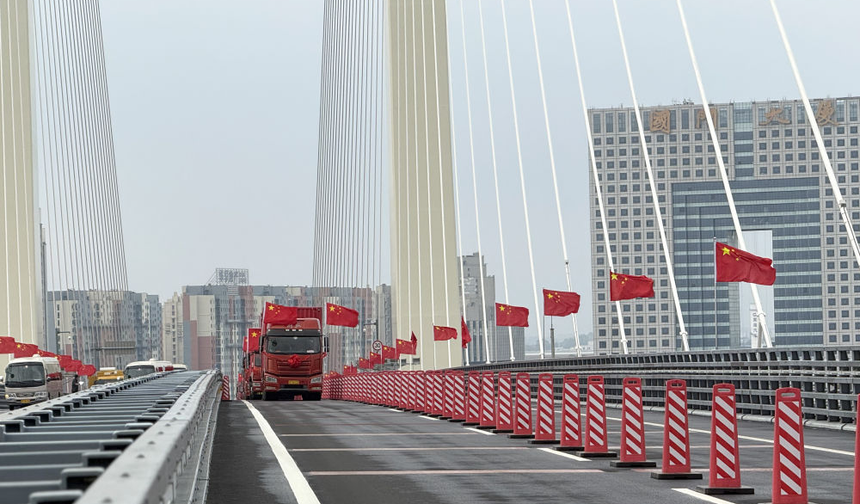 Çin ile Kuzey Kore arasındaki yeni köprü hizmete açıldı