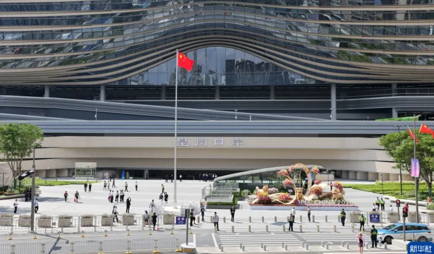 Hong Kong-Shenzhen sınır kapısı yeniden açılıyor